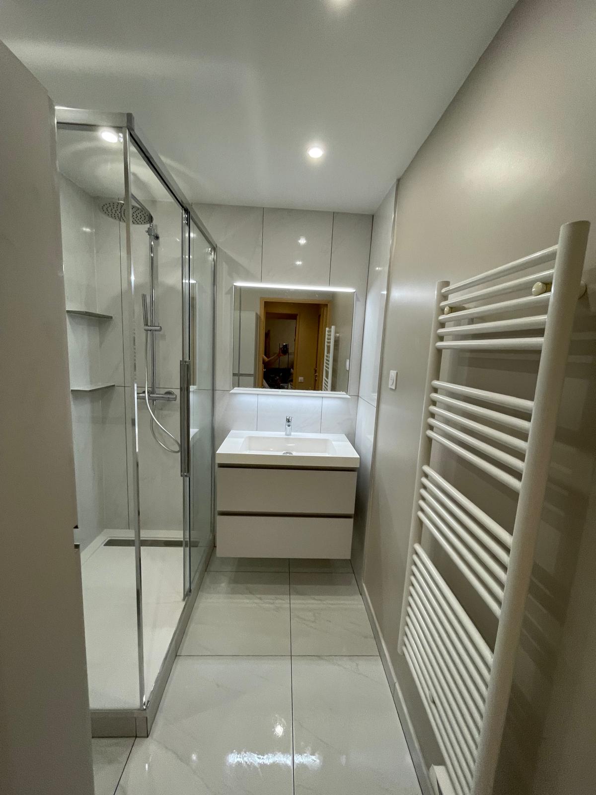 Salle de bain et porte serviette